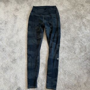 Alo Black Camo Leggings size M